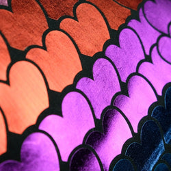 Coeurs métalissés rouge, violet, bleu de flex floqués avec des feuilles Siser